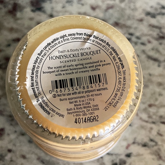 New Bath and Body Works Honeysuckle Bouquet Candle - Picture 4 of 4
